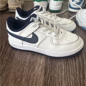 Nike White and Black Sneakers Classic Design